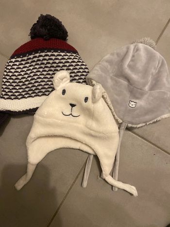 Lot 3 bonnets bebe