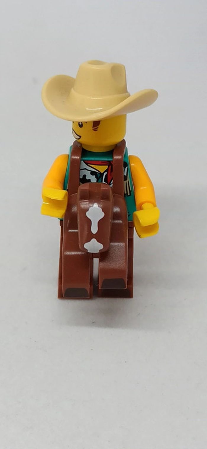 Homme cowboy avec cheval intégré lego - photo numéro 2
