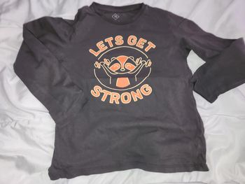 Tee-shirt manches longues taille 7/8 ans