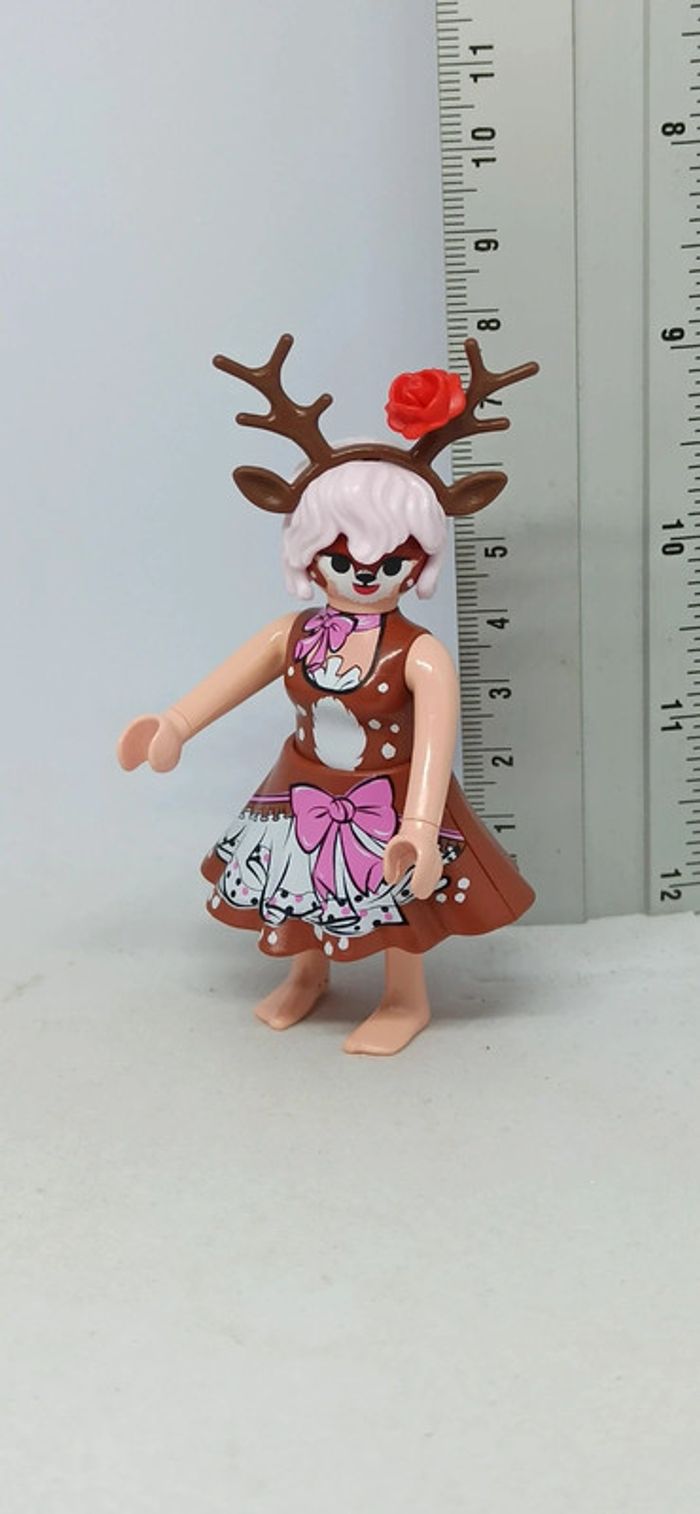 Femme en costume de cerf playmobil