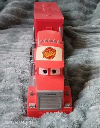 Le camion mack de cars