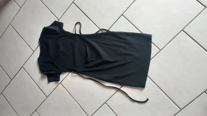 Robe noire manches courtes dos nu jennyfer taille s - photo numéro 2