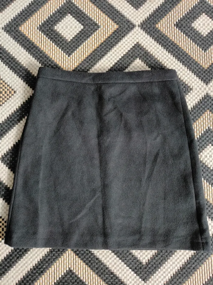 Jupe noire Esprit – Taille 40 – Neuve avec étiquette – Contient laine