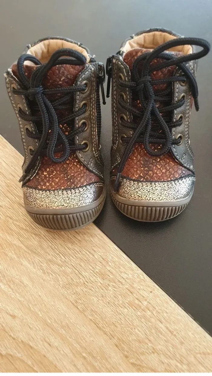 Lot de 3 paires de chaussures pointure 19 - photo numéro 4