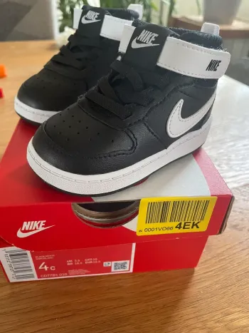 Basket Nike court borough mid 2