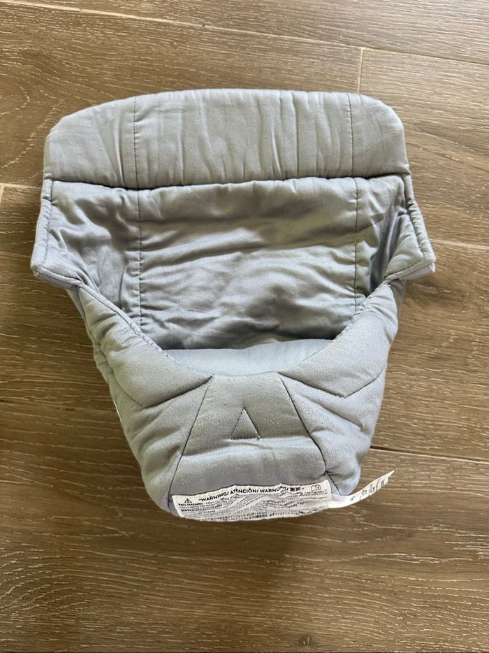Porte bébé + réducteur Ergobaby - photo numéro 4