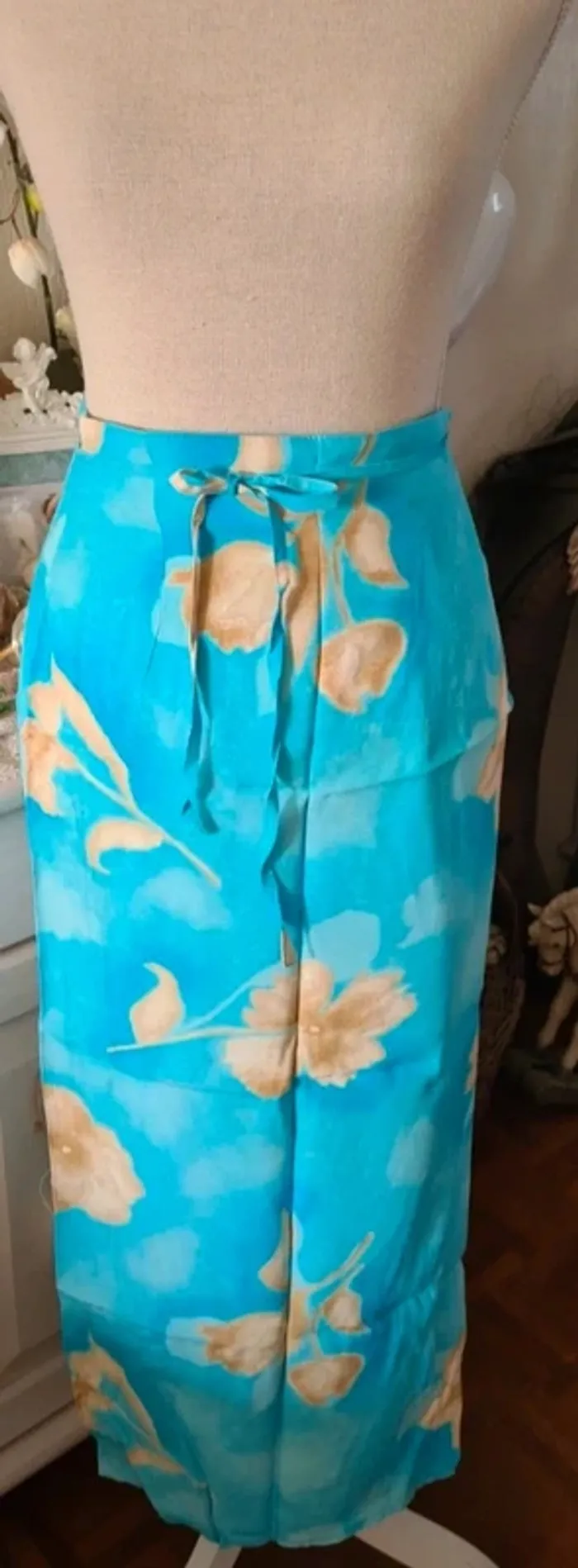 Jolie jupe porte-feuille bleu turquoise et crème Taille 40 - photo numéro 2