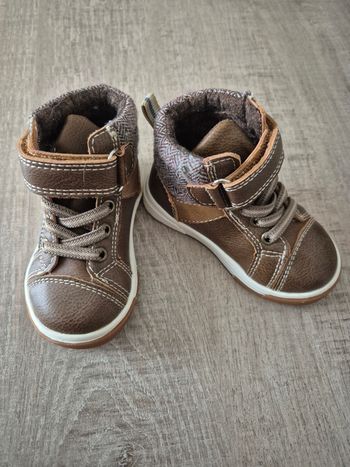 Chaussure haute taille 18