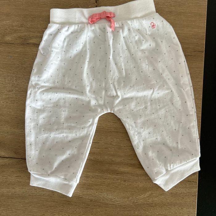 3 petits pantalons 1 mois - photo numéro 2