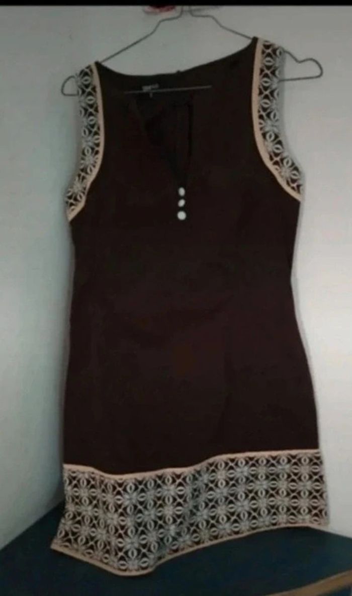 Robe chic sans manche
