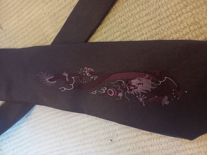 Cravate vintage violette – Frascati – 100 % soie – Imprimé dragon - photo numéro 3