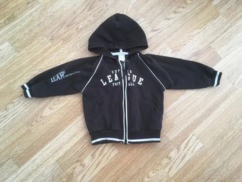 Sweat zippé à capuche