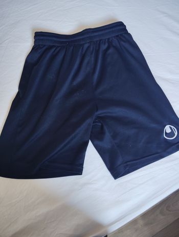 Short enfant en très bon état uh
