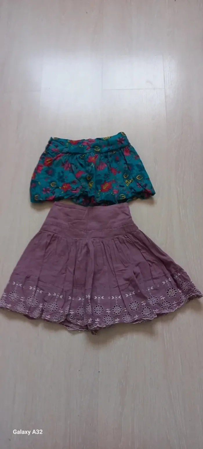Lot 2 jupes et 7 robes - photo numéro 2