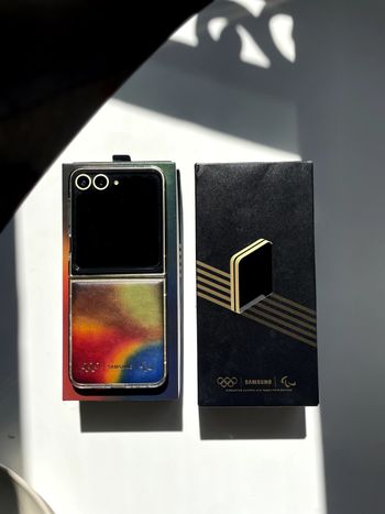 Samsung Galaxy Z Flip 6 + Coque Berlutti - 512 GO - Dorée - ETAT NEUF
