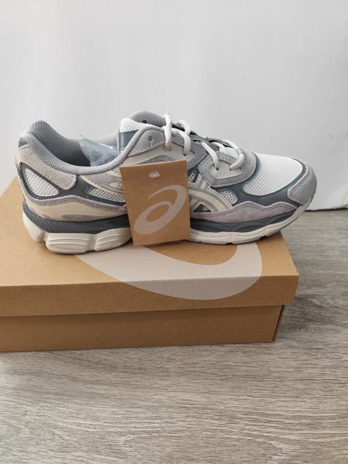 Baskets Asics GEL-NYC  taille 40.5 - photo numéro 4