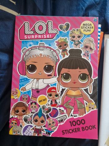 Album stickers poupée lol