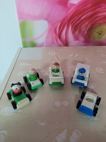 Voiture et personnages fisher price little People