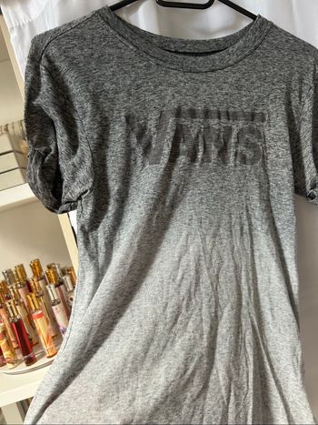 T-shirt vans