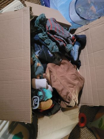 Carton moyen vêtements 23mois garçon