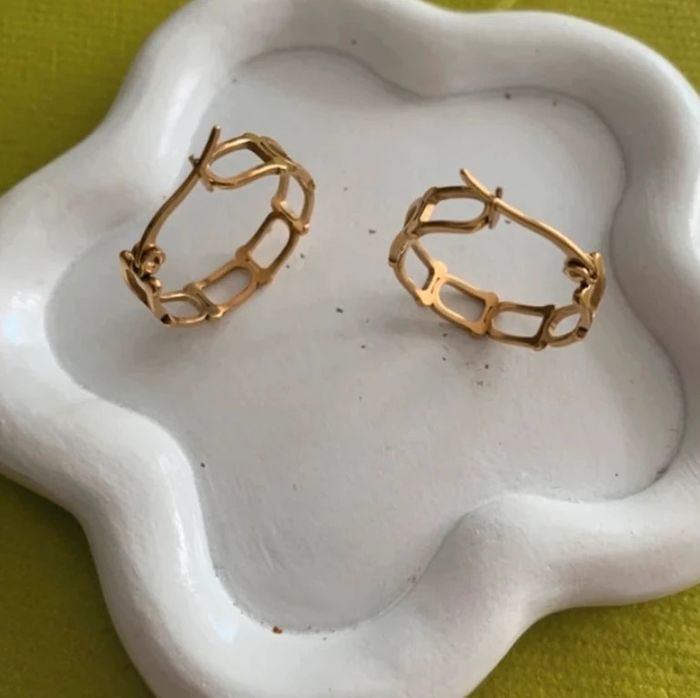 Boucles d’oreilles créoles dorées géométriques en acier inoxydable 22 mm - photo numéro 5