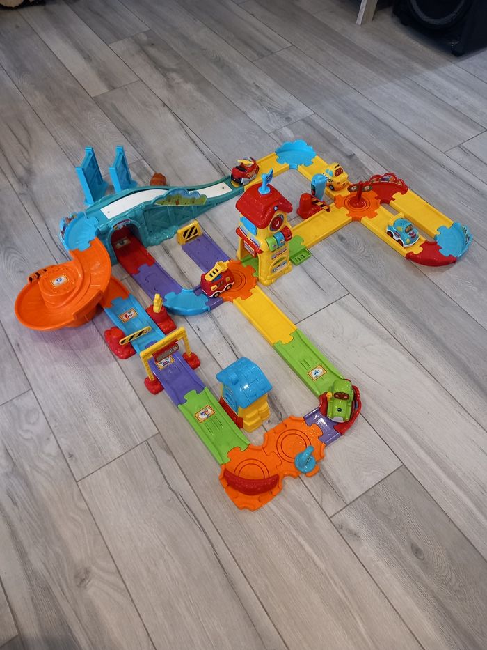 Circuit Tut Tut Bolide + 5 véhicules - photo numéro 2