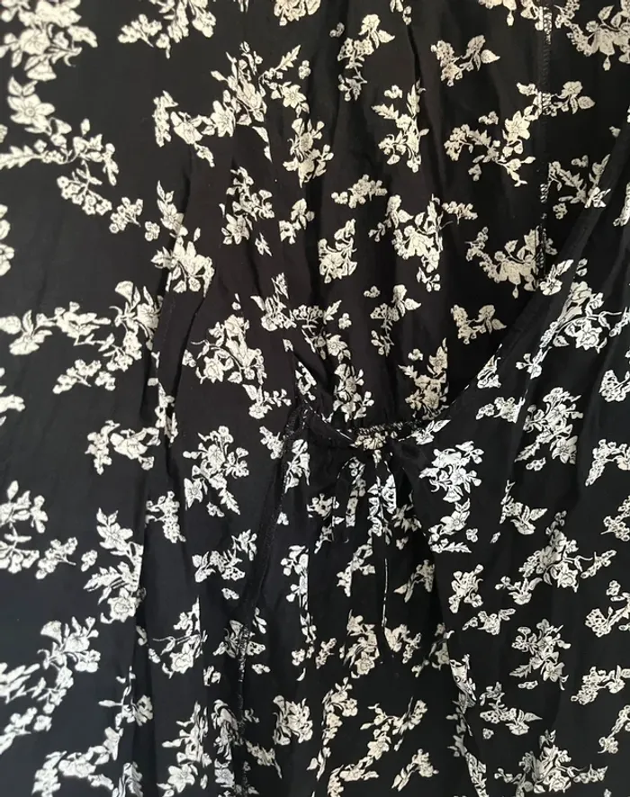 Robe d’été fleuri portefeuille noire NLY Trend T34 - photo numéro 7