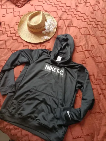 Joli sweat à capuche Nike taille enfant XL