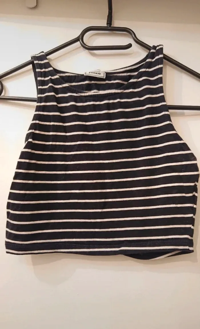 Crop top rayé bleu marine et blanc