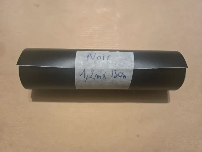 Film autocollant permanent noir mat pour machine de découpe