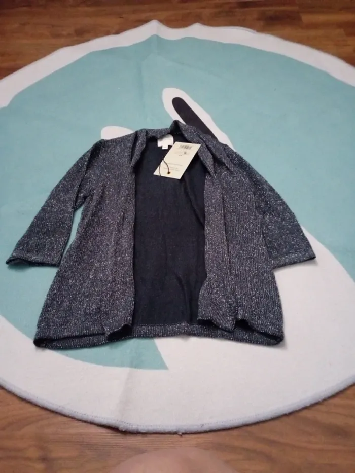 Cardigan neuf 4 ans - photo numéro 2