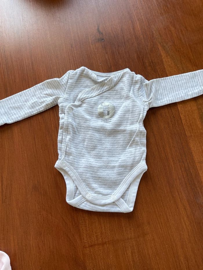 Lot de 3 bodies Obaïbi taille 1 mois très bon état - photo numéro 5