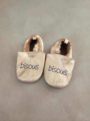 Chaussons souples dorés