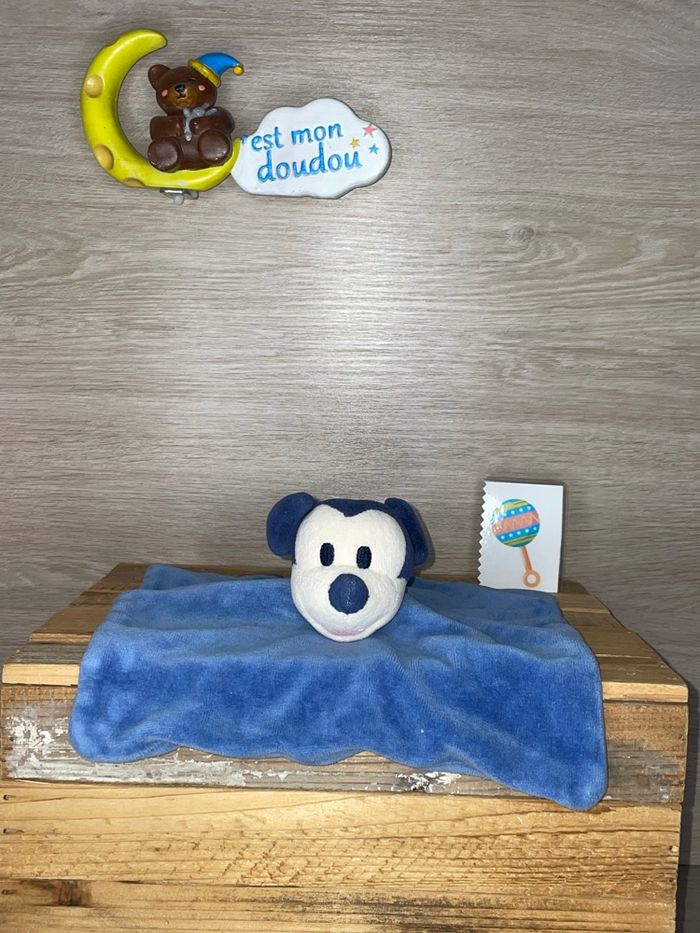 DY436 doudou Mickey Disney