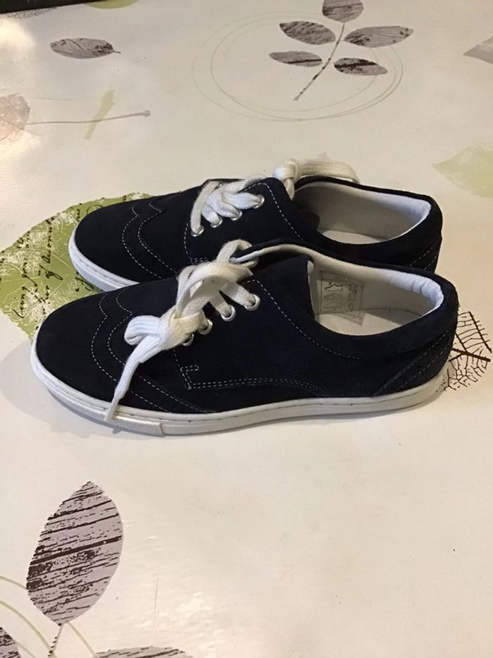 Basket en cuir taille 34 marque André couleur marine et blanc - photo numéro 5