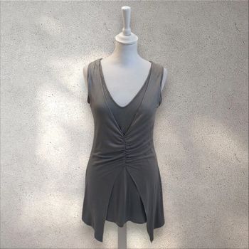 Tunique asymétrique sans manche grise taille 38-40