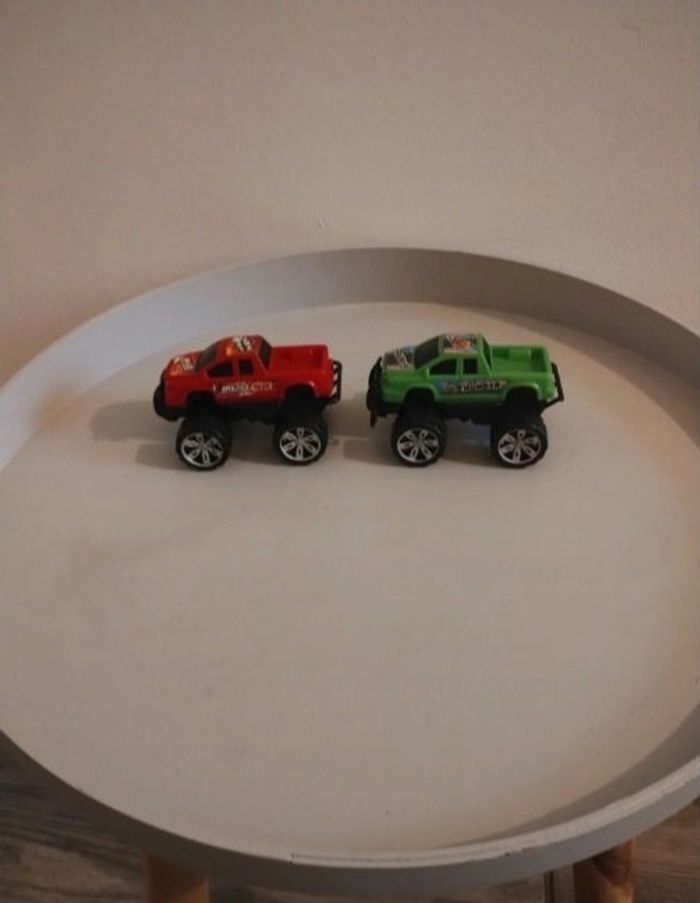 Lot de 2 monster truck - photo numéro 2