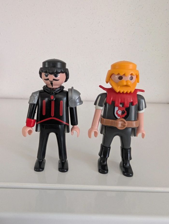 Personnage du playmobil 6697 citadelle transportable du baron noir