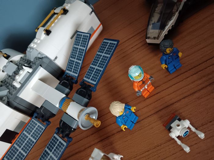 Lego 60227 la station spatiale lunaire - photo numéro 2