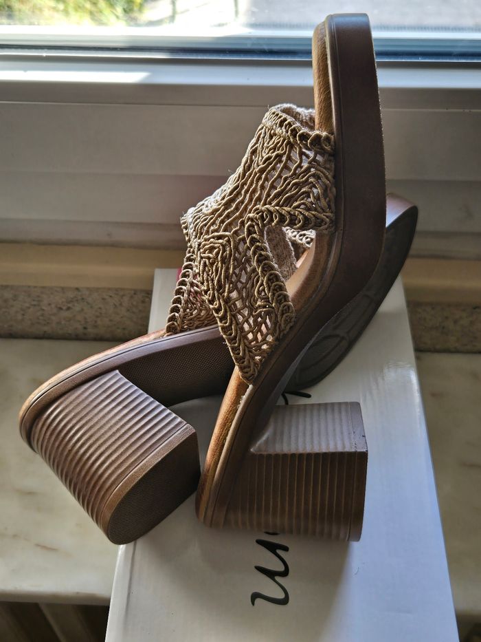 Mules ajourées camel P39 neuves (Abloom) - photo numéro 3