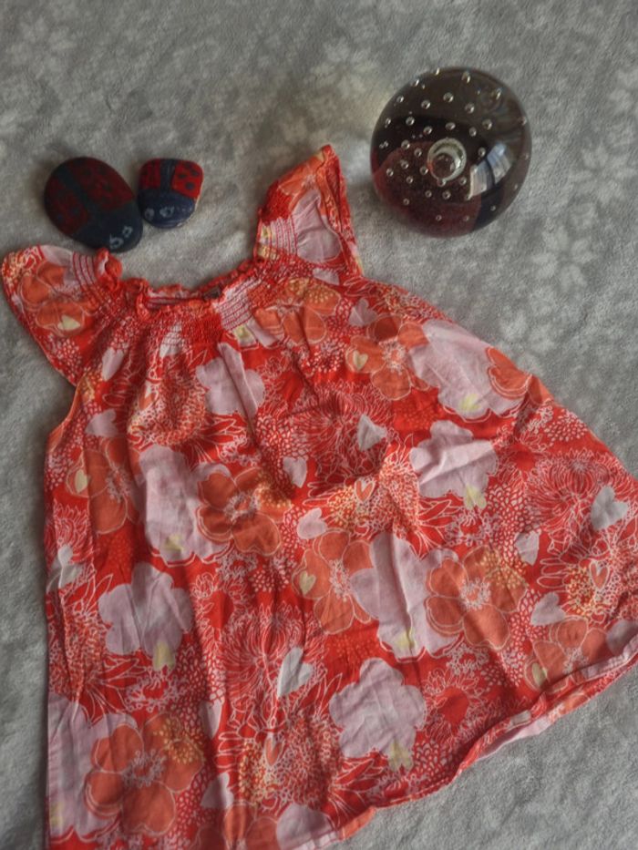 Blouse orange/rouge sans manche motif fleurs