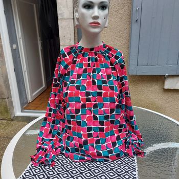 Magnifique blouse neuve taille 36