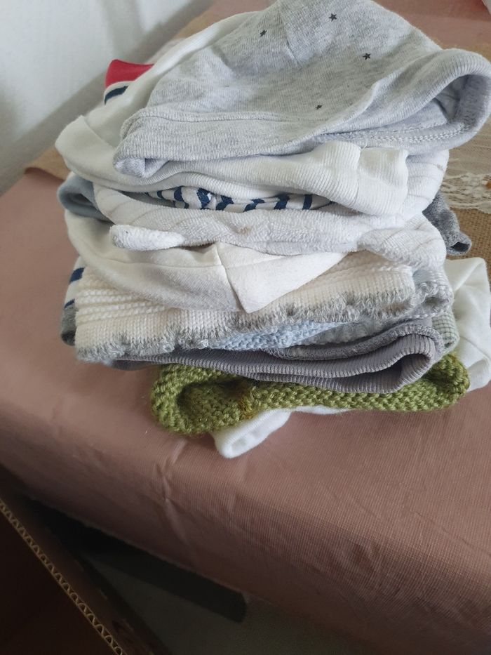 Vetement bebe naissance et 1 mois - photo numéro 8