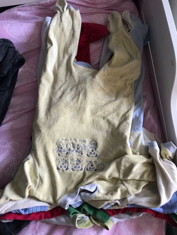 Les pyjamas des bébés de très bons états - photo numéro 2