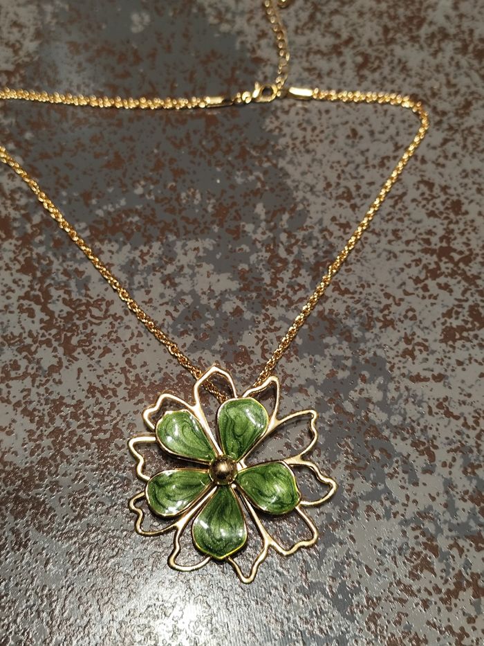 Chaîne et pendentif - photo numéro 6