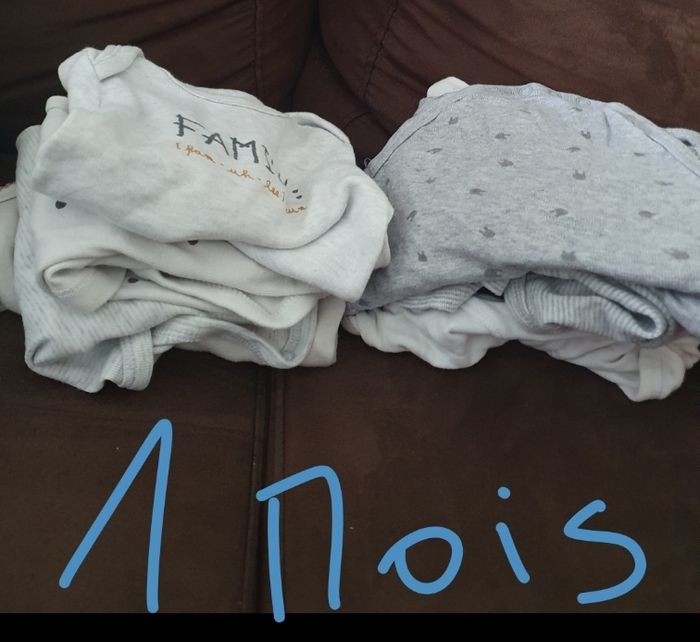 Vetement bebe naissance et 1 mois - photo numéro 6
