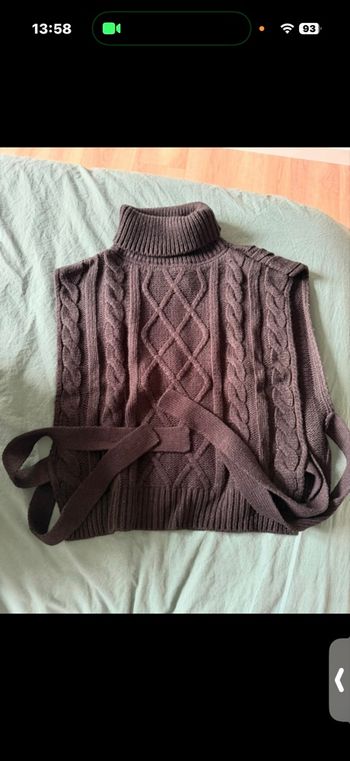 Pull femme noir ouvert sur le côté 
