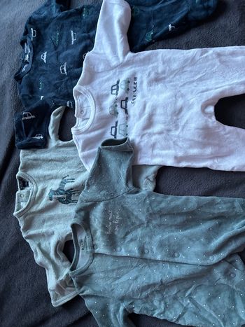 Lot 4 pyjamas 