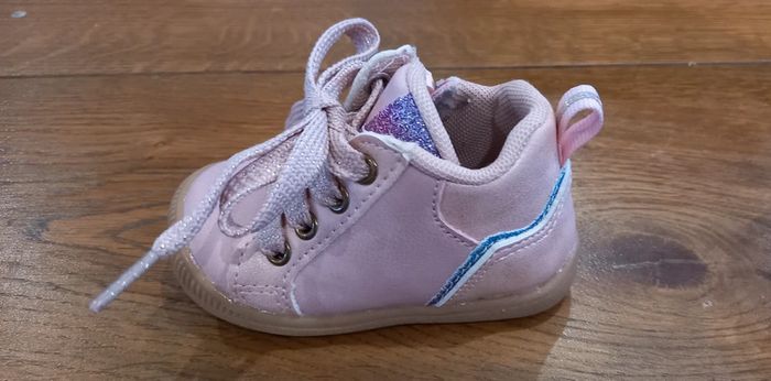 Chaussures premiers pas cuir neuves