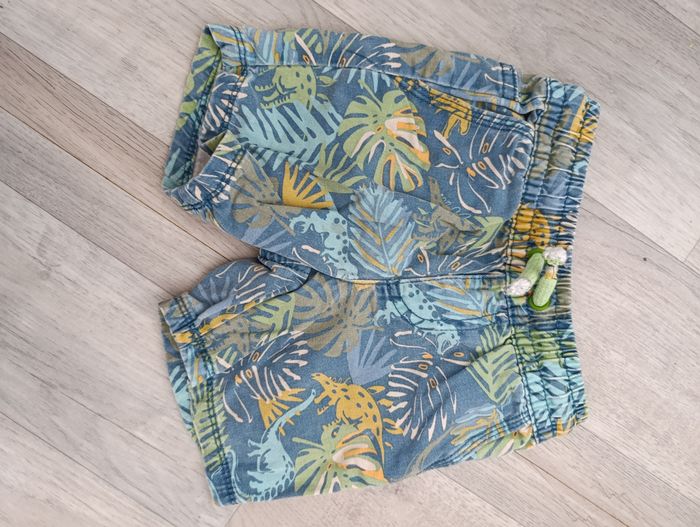 Short en jeans a fleurs